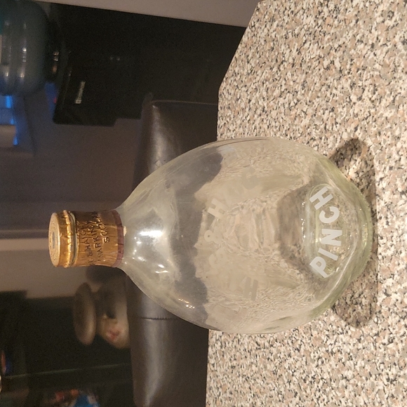 Haig & Haig Pinch Scotland Antique Scotch Bottle - Picture 1 of 4